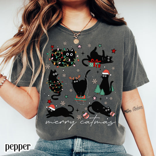 Funny "It's Fine" Christmas Cat Comfort Colors Tee