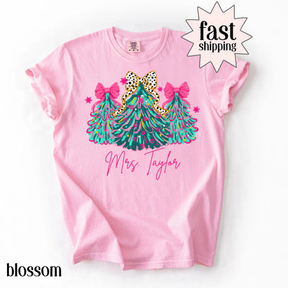 Christmas Teacher Comfort Colors Shirt Christms Tree Bow Holiday Custom Preschool Tee Kindergarten Xmas Tshirt First Grade Name T-Shirt