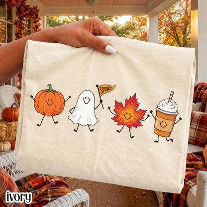 T-Shirt Fall Doodle Comfort Colors® T-shirt Ambiance Automnale Douillette Saison effrayante Halloween T-shirt Summerween Citrouille Fantôme Feuille d'érable Latte
